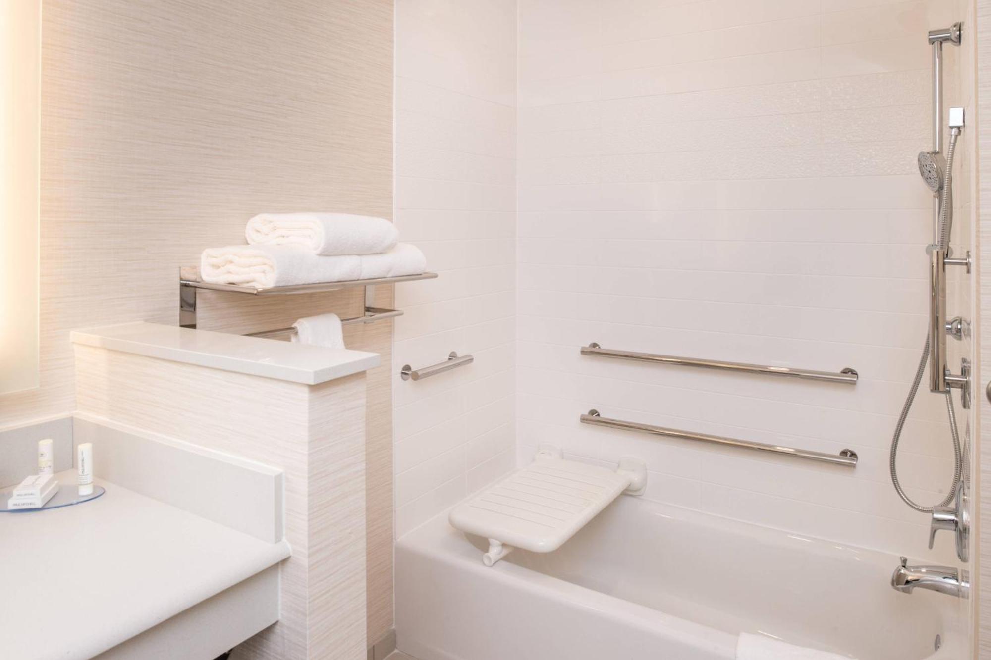 Fairfield Inn & Suites By Marriott Akron Stow Екстериор снимка