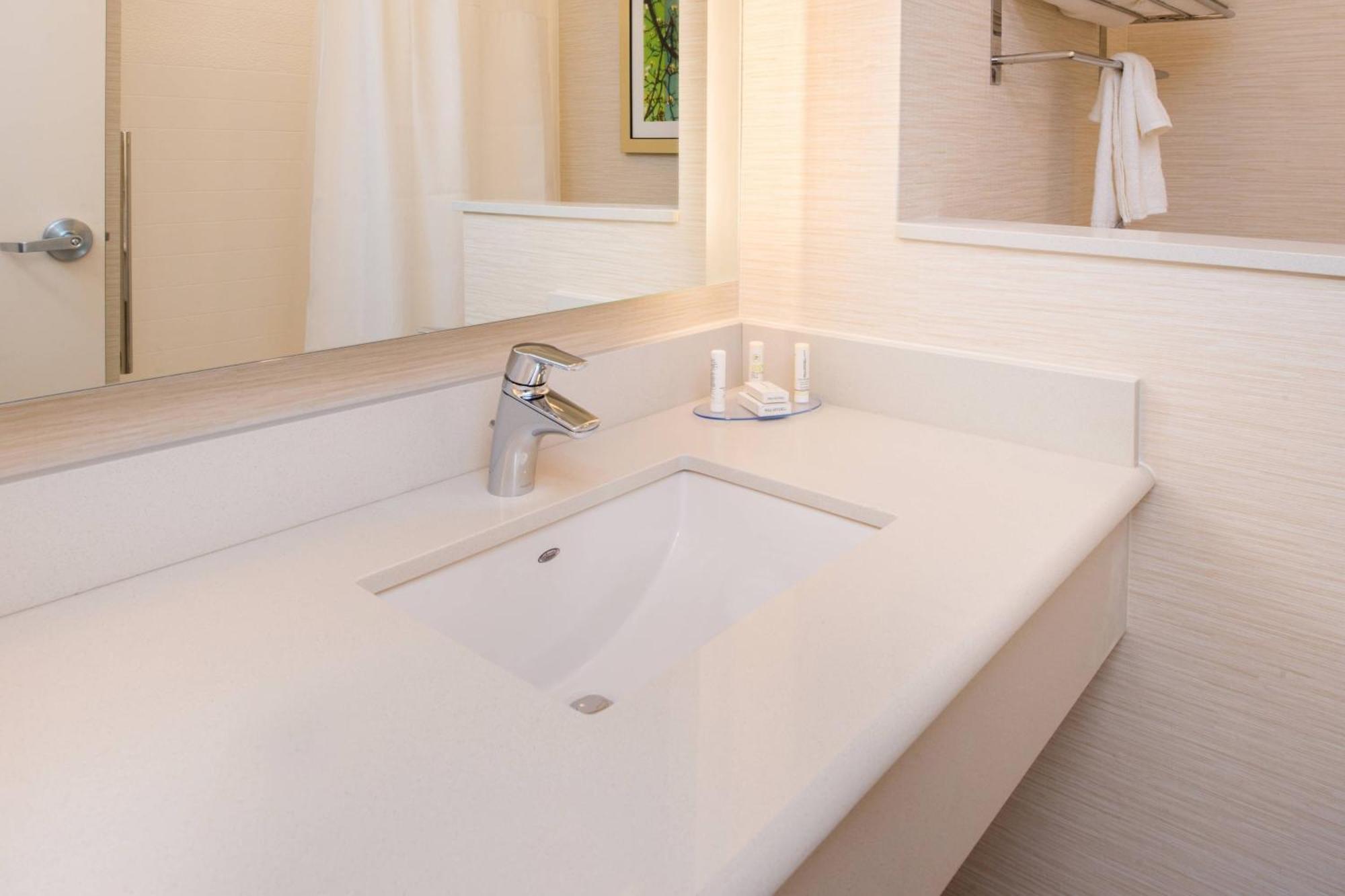 Fairfield Inn & Suites By Marriott Akron Stow Екстериор снимка